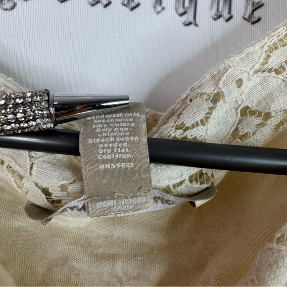 Banana Republic shirt crochet style lace floral Cream Lace Blouse - Picture 4 of 5